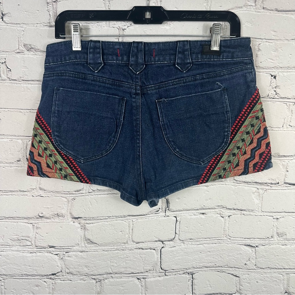 BDG DARK WASH EMBROIDERED MID-RISE BOHO FESTIVAL SHORTS SIZE(29) - Picture 3 of 7